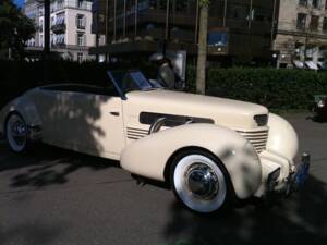 Image 7/7 of Cord 812 Phaeton (1937)