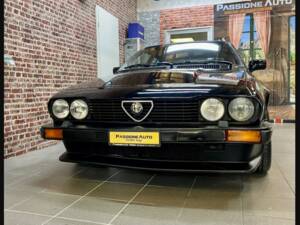 Immagine 2/11 di Alfa Romeo GTV6 3.0 (1984)