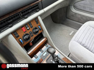 Bild 14/15 von Mercedes-Benz 560 SEC (1990)