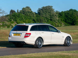 Immagine 16/50 di Mercedes-Benz C 63 AMG T (2009)
