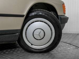 Immagine 45/50 di Mercedes-Benz 190 D (1986)