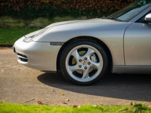 Imagen 8/20 de Porsche 911 Carrera 4 (2000)