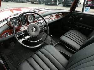 Afbeelding 9/28 van Mercedes-Benz 250 SE (1965)