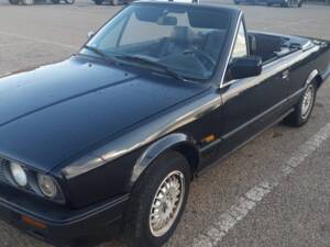 Image 2/21 of BMW 318i (1991)