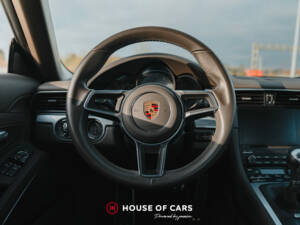 Image 24/44 of Porsche 911 Carrera 4S (2016)