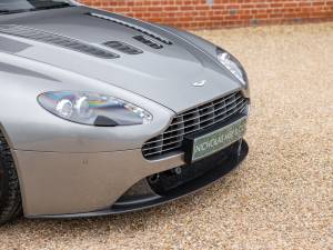 Immagine 13/50 di Aston Martin V12 Vantage (2011)