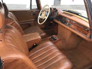 Bild 9/12 von Mercedes-Benz 280 SE 3,5 (1971)