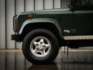 Image 16/90 of Land Rover Defender 90 Td5 (1999)