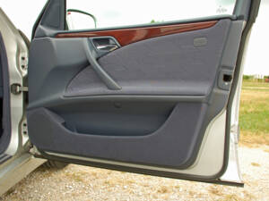 Imagen 19/34 de Mercedes-Benz E 240 (1999)