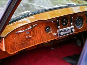 Image 24/44 of Bentley S 3 Continental Flying Spur (1964)