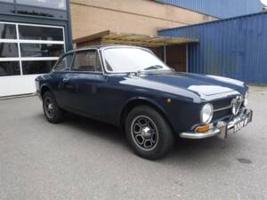 Image 2/39 of Alfa Romeo Giulia 1600 GT Junior (1973)