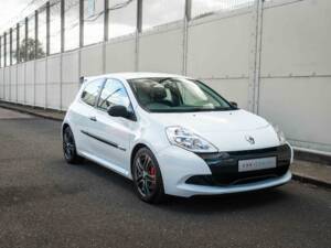 Imagen 2/58 de Renault Clio III 1.4 16V (2010)