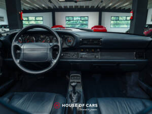 Image 18/25 of Porsche 911 Carrera 2 (1993)