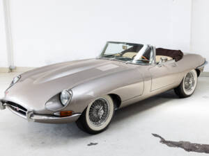 Image 35/35 de Jaguar E-Type (1968)