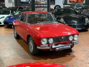 Image 18/33 of Alfa Romeo 2000 GT Veloce (1972)