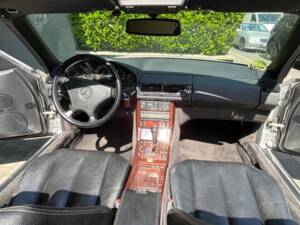Image 17/24 of Mercedes-Benz SL 600 (1993)
