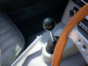 Immagine 11/45 di Jaguar E-Type 4.2 (1966)