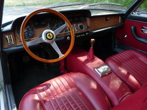 Image 6/17 de Ferrari 330 GT 2+2 (1964)