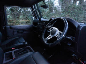 Image 8/16 of Land Rover Defender 110 (2010)