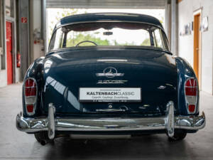 Image 4/33 de Mercedes-Benz 220 SE (1960)