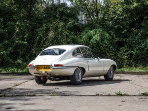 Image 20/33 of Jaguar E-Type (2+2) (1968)