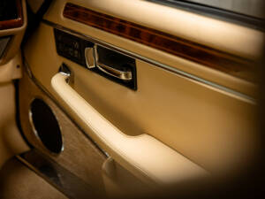 Image 33/50 of Jaguar XJS 6.0 (1994)