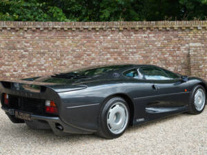 Image 45/50 of Jaguar XJ 220 (1993)