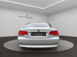 Bild 7/23 von BMW 320i (2009)