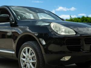 Image 18/50 of Porsche Cayenne S (2003)