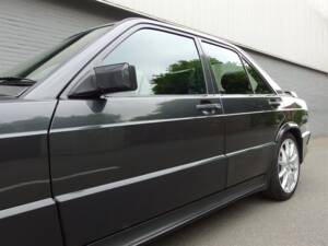 Immagine 26/98 di Mercedes-Benz 190 E 2.3-16 (1985)