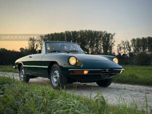 Image 19/60 of Alfa Romeo Spider 1300 (1976)