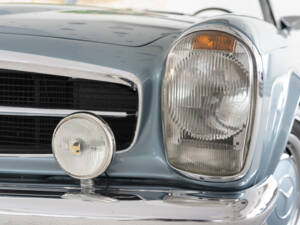 Image 19/48 of Mercedes-Benz 280 SL (1968)