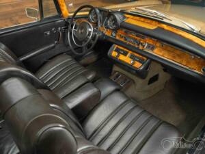 Image 14/19 of Mercedes-Benz 280 SE (1971)