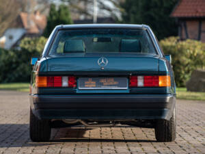 Immagine 16/44 di Mercedes-Benz 190 E 1.8 (1993)