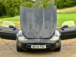 Image 13/50 of Jaguar XKR (2000)