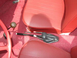 Image 28/45 of Volkswagen Karmann Ghia 1300 (1965)