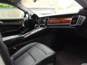 Image 51/98 of Porsche Panamera S (2010)