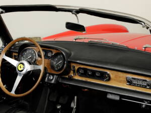 Imagen 17/26 de Ferrari 275 GTS (1965)
