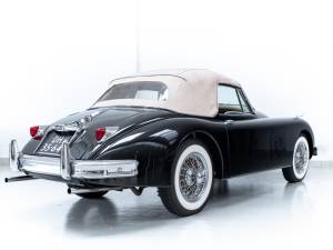 Immagine 6/36 di Jaguar XK 150 DHC (1957)