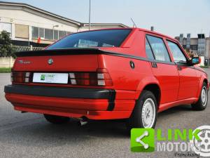 Image 6/9 de Alfa Romeo 75 1.8 Turbo (1988)