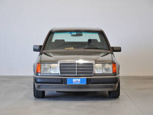 Image 5/25 of Mercedes-Benz 200 E (1992)