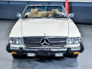 Immagine 2/7 di Mercedes-Benz 380 SL (1984)