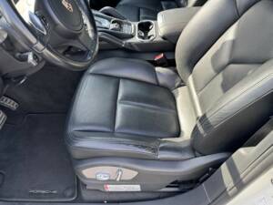 Bild 10/61 von Porsche Cayenne S (2010)