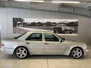Bild 7/19 von Mercedes-Benz E 60 AMG (1993)