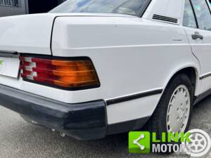 Image 10/10 de Mercedes-Benz 190 (1987)