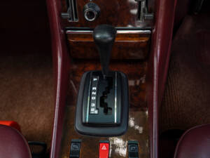Image 18/23 of Mercedes-Benz 380 SL (1985)
