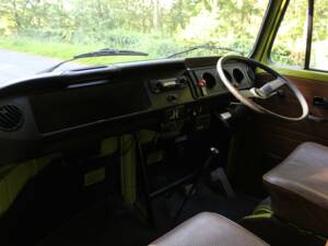 Immagine 11/17 di Volkswagen T2c Combi (1979)