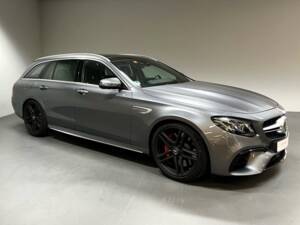 Image 2/15 of Mercedes-Benz AMG E 63 S 4MATIC+ T (2017)