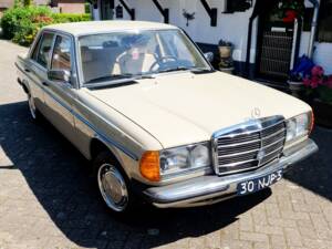 Image 12/12 of Mercedes-Benz 200 (1982)