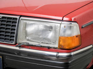 Image 21/50 of Volvo 240 (1983)